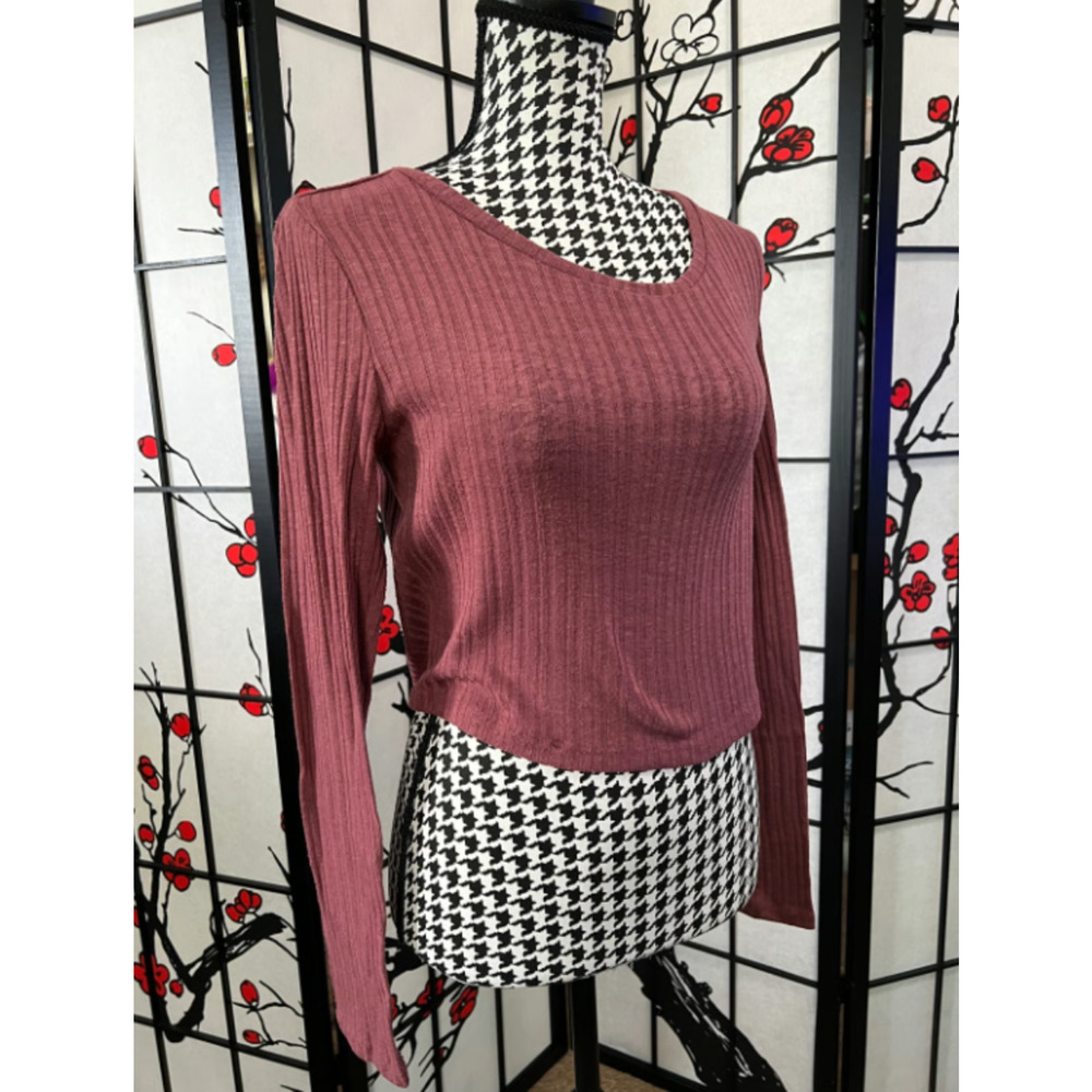Aeropostale Low Cut Long Sleeve Shirt Size Large